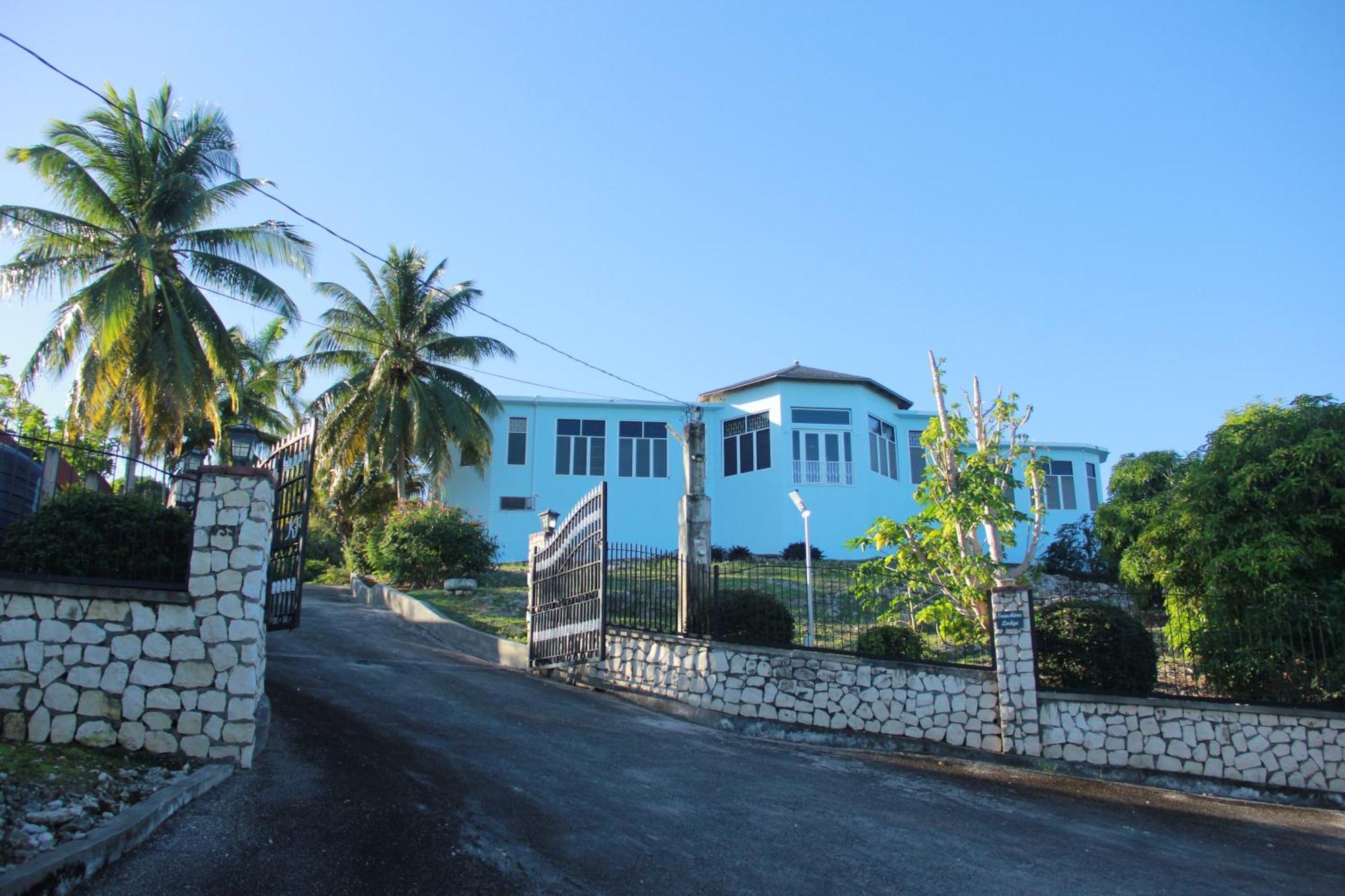 Sunshine Lodge: Your Home Away From Home Montego Bay Zewnętrze zdjęcie