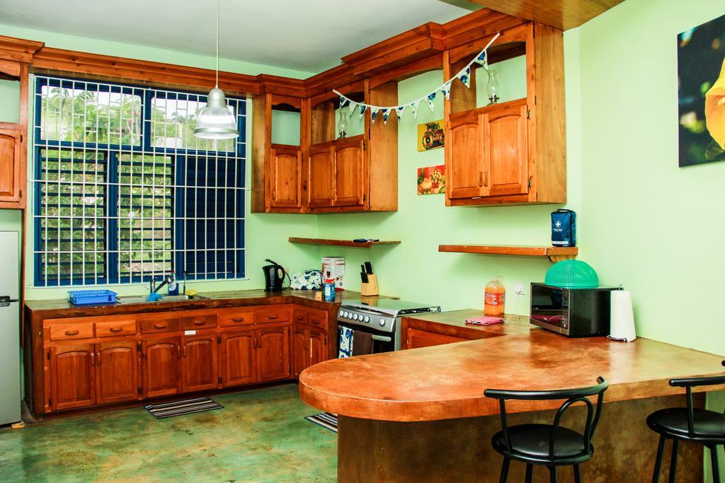 Sunshine Lodge: Your Home Away From Home Montego Bay Zewnętrze zdjęcie