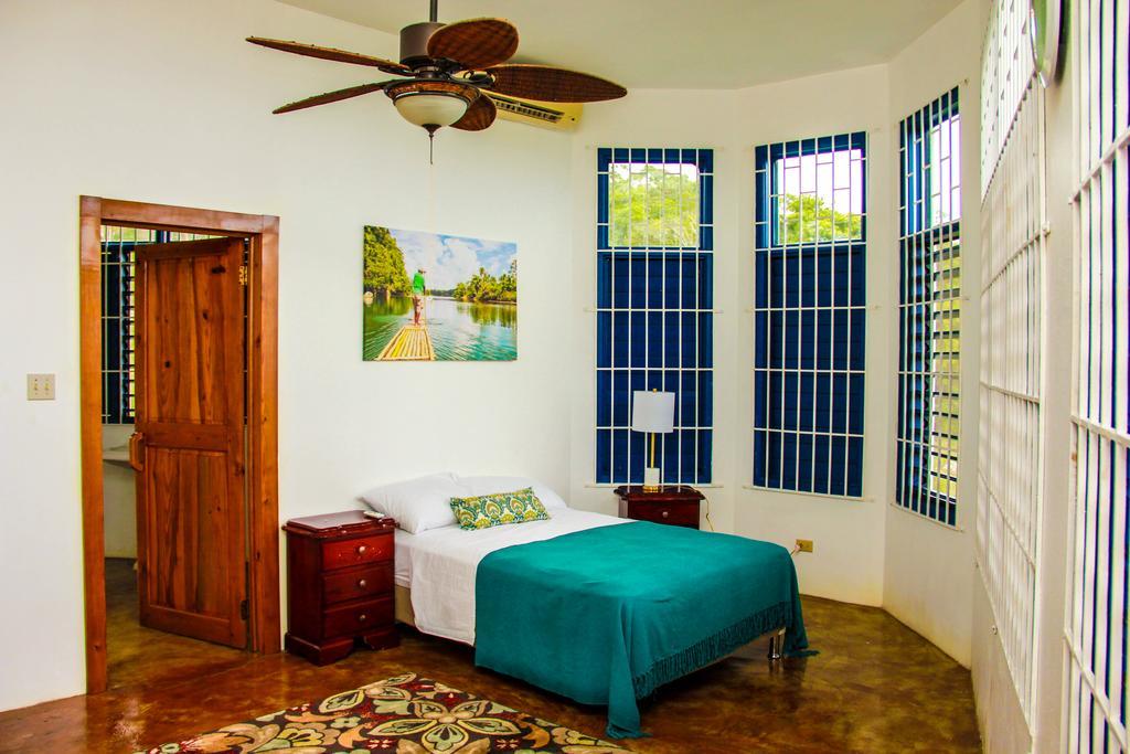 Sunshine Lodge: Your Home Away From Home Montego Bay Zewnętrze zdjęcie