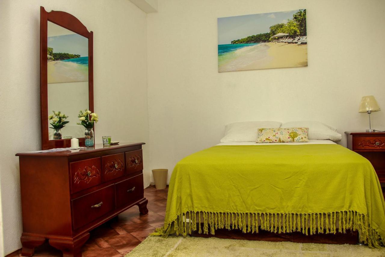 Sunshine Lodge: Your Home Away From Home Montego Bay Zewnętrze zdjęcie