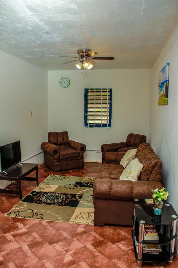 Sunshine Lodge: Your Home Away From Home Montego Bay Zewnętrze zdjęcie